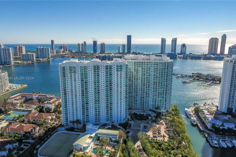 Condominio en venta en Aventura, Florida, 2 dormitorios, 277.22 m2 № 1206269 - foto 14