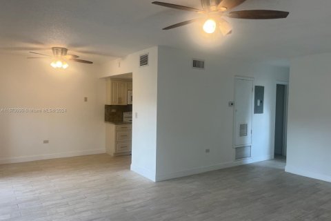 Condo in Miramar, Florida, 2 bedrooms  № 1399554 - photo 7