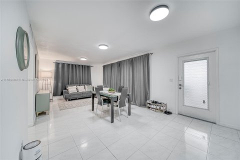 Copropriété à vendre à North Miami Beach, Floride: 1 chambre, 76.74 m2 № 1388072 - photo 10