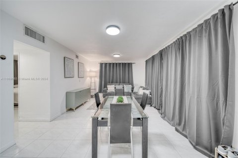 Condominio en venta en North Miami Beach, Florida, 1 dormitorio, 76.74 m2 № 1388072 - foto 11