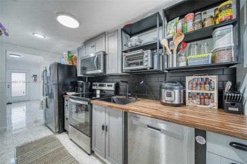 Copropriété à vendre à North Miami Beach, Floride: 1 chambre, 76.74 m2 № 1388072 - photo 4