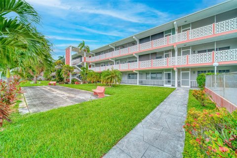 Condo in North Miami Beach, Florida, 1 bedroom  № 1388072 - photo 18