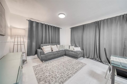 Condominio en venta en North Miami Beach, Florida, 1 dormitorio, 76.74 m2 № 1388072 - foto 9