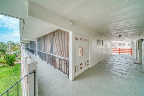 Copropriété à vendre à North Miami Beach, Floride: 1 chambre, 76.74 m2 № 1388072 - photo 17