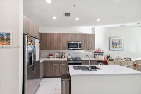 Condo in Doral, Florida, 2 bedrooms  № 1388126 - photo 5