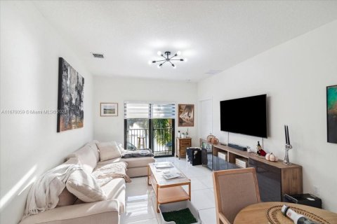 Condo in Doral, Florida, 2 bedrooms  № 1388126 - photo 9