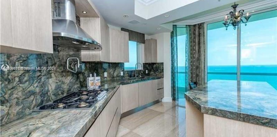 Condo in Sunny Isles Beach, Florida, 2 bedrooms  № 1388069