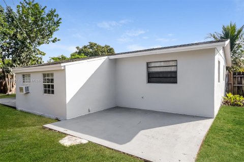 House in West Palm Beach, Florida 3 bedrooms, 98.1 sq.m. № 1388070 - photo 15