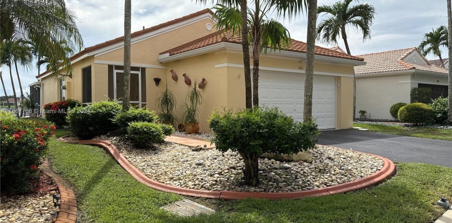 House in Weston, Florida 3 bedrooms, 125.7 sq.m. № 1404297