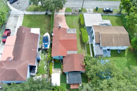 Villa ou maison à vendre à Miami, Floride: 3 chambres, 107.12 m2 № 1332293 - photo 18