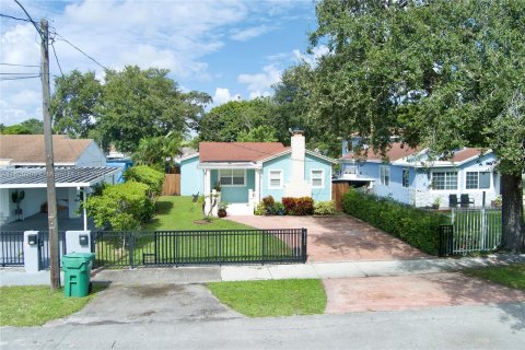 Villa ou maison à vendre à Miami, Floride: 3 chambres, 107.12 m2 № 1332293 - photo 1