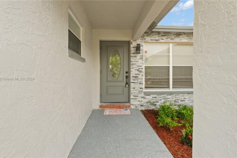 House in Boca Raton, Florida 3 bedrooms, 166.39 sq.m. № 1332219 - photo 9