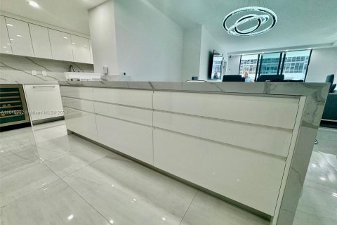 Condo in Bal Harbour, Florida, 3 bedrooms  № 1332218 - photo 20