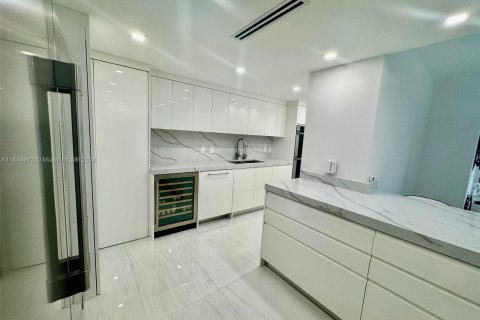 Condo in Bal Harbour, Florida, 3 bedrooms  № 1332218 - photo 2