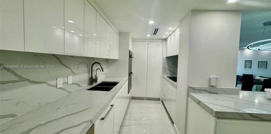 Condo in Bal Harbour, Florida, 3 bedrooms  № 1332218