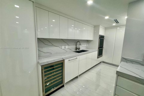 Condo in Bal Harbour, Florida, 3 bedrooms  № 1332218 - photo 7