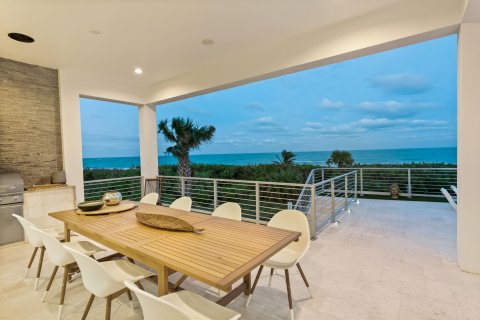 House in Hutchinson Island South, Florida 4 bedrooms, 464.51 sq.m. № 996436 - photo 8