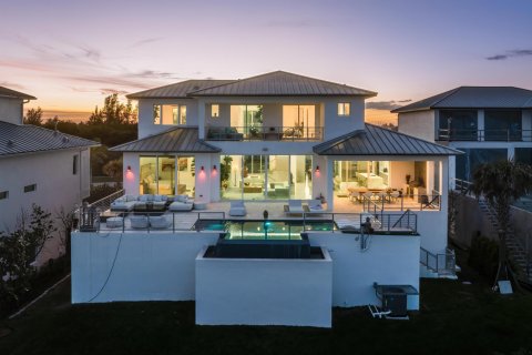 Villa ou maison à vendre à Hutchinson Island South, Floride: 4 chambres, 464.51 m2 № 996436 - photo 1