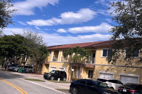 Townhouse in Miami, Florida 3 bedrooms, 155.33 sq.m. № 918655 - photo 1