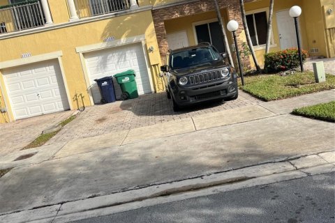 Adosado en venta en Miami, Florida, 3 dormitorios, 155.33 m2 № 918655 - foto 4