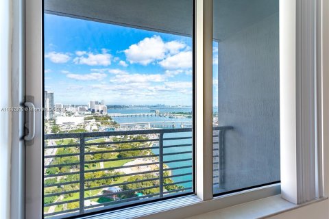 Condo in Miami, Florida, 1 bedroom  № 1415234 - photo 3