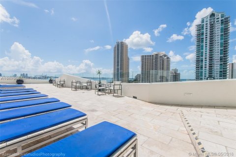 Condo in Miami, Florida, 1 bedroom  № 1415234 - photo 29