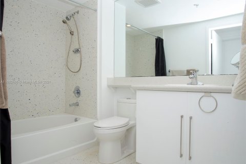 Condo in Miami, Florida, 1 bedroom  № 1415234 - photo 15