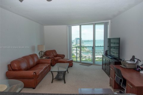 Condo in Miami, Florida, 1 bedroom  № 1415234 - photo 11