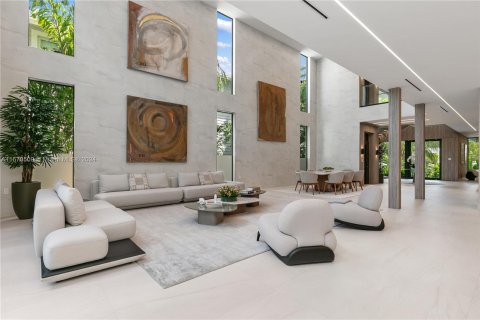 Casa en venta en Miami, Florida, 6 dormitorios, 762.73 m2 № 1415232 - foto 9