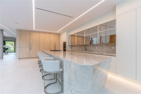 Casa en venta en Miami, Florida, 6 dormitorios, 762.73 m2 № 1415232 - foto 10