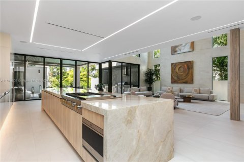 Casa en venta en Miami, Florida, 6 dormitorios, 762.73 m2 № 1415232 - foto 12