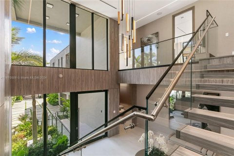 Casa en venta en Miami, Florida, 6 dormitorios, 762.73 m2 № 1415232 - foto 17