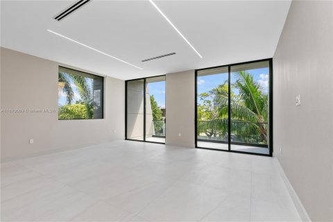 Casa en venta en Miami, Florida, 6 dormitorios, 762.73 m2 № 1415232 - foto 28