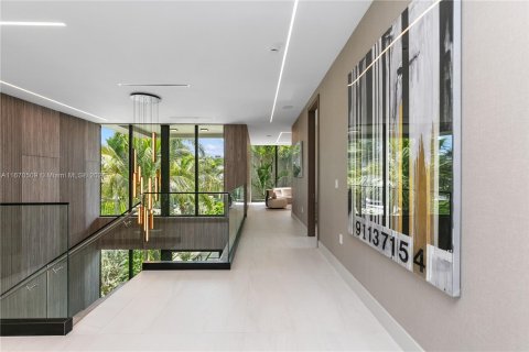 Casa en venta en Miami, Florida, 6 dormitorios, 762.73 m2 № 1415232 - foto 25