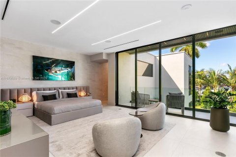 Casa en venta en Miami, Florida, 6 dormitorios, 762.73 m2 № 1415232 - foto 19