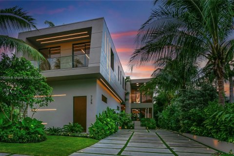 Casa en venta en Miami, Florida, 6 dormitorios, 762.73 m2 № 1415232 - foto 1