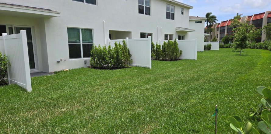 Townhouse in Lake Worth, Florida 3 bedrooms, 157 sq.m. № 1230303