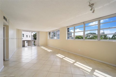 Condo in Miami Beach, Florida, 1 bedroom  № 1410943 - photo 3