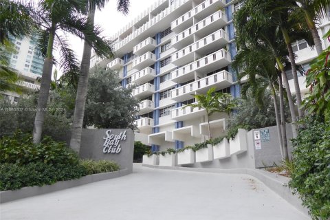 Condo in Miami Beach, Florida, 1 bedroom  № 1410943 - photo 11