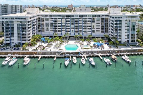 Condo in Miami Beach, Florida, 1 bedroom  № 1410943 - photo 1