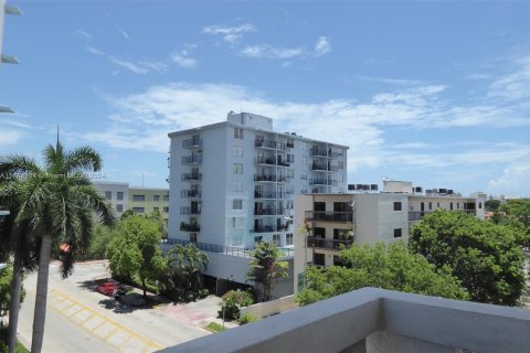 Condo in Miami Beach, Florida, 1 bedroom  № 1410943 - photo 9