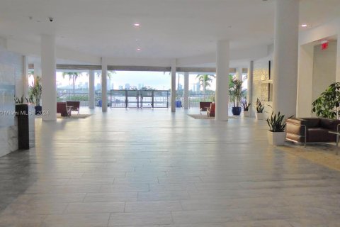 Condo in Miami Beach, Florida, 1 bedroom  № 1410943 - photo 2