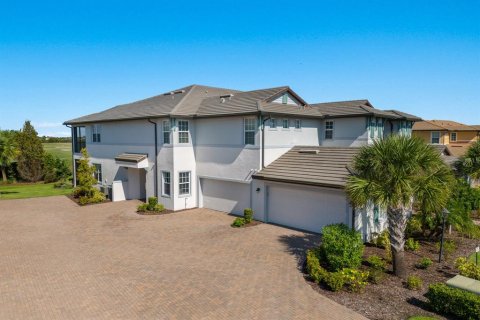 Copropriété à vendre à Lakewood Ranch, Floride: 3 chambres, 162.39 m2 № 1382183 - photo 2