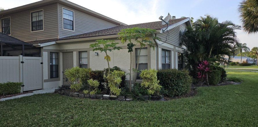 Townhouse in West Palm Beach, Florida 3 bedrooms, 156.35 sq.m. № 693293