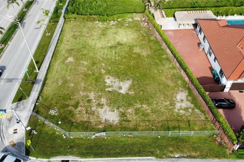 Terreno en venta en Kendall, Florida № 1327988 - foto 1