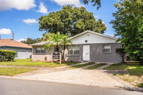 Immobilier commercial à louer à Lakeland, Floride: 164.9 m2 № 1343643 - photo 2