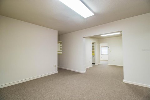 Immobilier commercial à louer à Lakeland, Floride: 164.9 m2 № 1343643 - photo 13