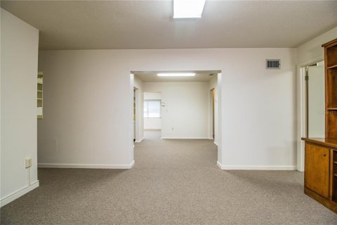 Immobilier commercial à louer à Lakeland, Floride: 164.9 m2 № 1343643 - photo 14