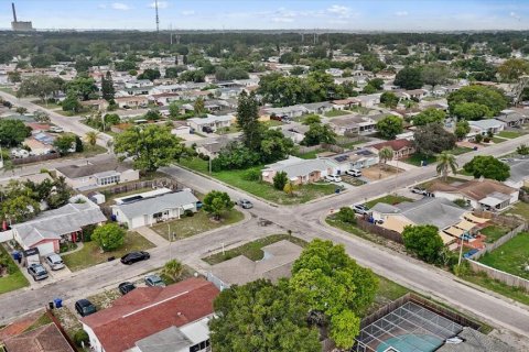 House in Holiday, Florida 3 bedrooms, 129.41 sq.m. № 1343679 - photo 29