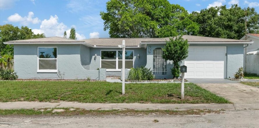 House in Holiday, Florida 3 bedrooms, 129.41 sq.m. № 1343679